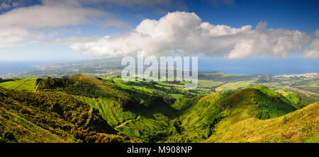 Les cratères volcaniques, l'île de São Miguel. Açores, Portugal Banque D'Images