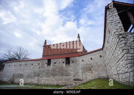 Mur de défense de l'ancienne synagogue juive (Alta Shul) à Kazimierz de Cracovie. Construit dans les années 1400 c'est la plus ancienne et la plus importante synagogue aujourd'hui Banque D'Images