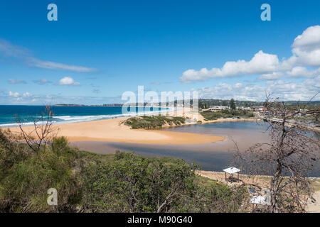 La fin de l'océan vu de lacs Narrabeen Narrabeen Nord chef au cours de l'automne en banlieue de Sydney NSW Australie. Banque D'Images