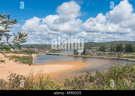 La fin de l'océan Lacs Narrabeen au cours de l'automne en banlieue de Sydney NSW Australie. Banque D'Images