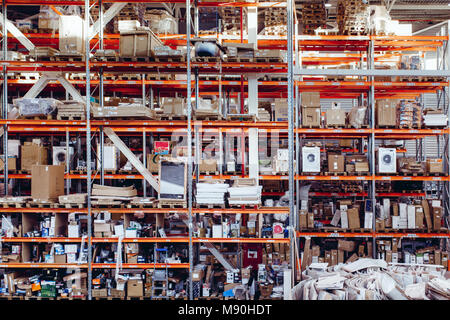 L'entrepôt de marchandises au détail boutique. Banque D'Images