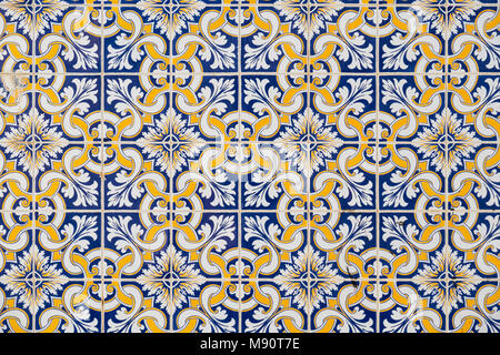 Carrelage en céramique Azulejo portugais vintage à Tavira. Algarve, Portugal Banque D'Images