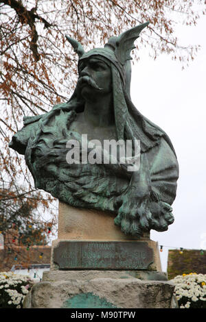 Monument commémoratif de la Première Guerre mondiale montrant un Gaulois. Barbizon, France. Banque D'Images