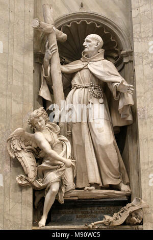 Saint Pierre d'Alcantara statue dans la basilique Saint-Pierre, à Rome. L'Italie. Banque D'Images