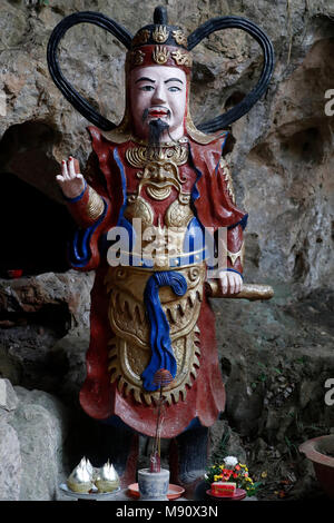 Grotte Tam Thanh. Thien Thanh pagode taoïste. Guardian statue. Lang Son. Le Vietnam. Banque D'Images