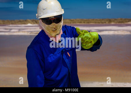 Un mineur de sel sur la Namibie Skeleton Coast Banque D'Images