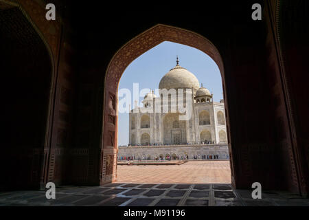 Vue du Taj Mahal à Agra, Uttar Pradesh, Inde. C'est l'un des plus visités en Inde. Banque D'Images