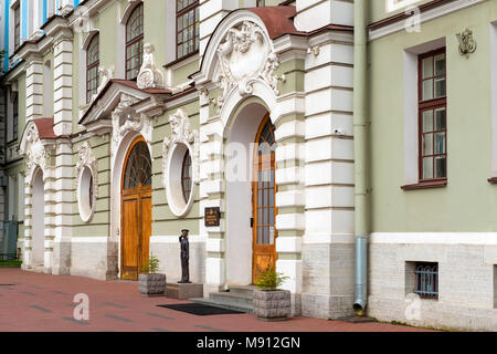 La Russie, Saint-pétersbourg - le 18 août 2017 : collège militaire des marines par nom de Nakhimov, construit sur Petrovskaya quay en 1910-1912, l'architecte A. I. Dmitr Banque D'Images