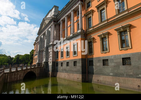 La Russie, Saint-pétersbourg - août 18, 2017 : Avis de la Saint Michael's Castle (château Mikhailovsky ou Château des ingénieurs) Banque D'Images