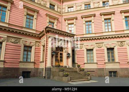 La Russie, Saint-pétersbourg - août 18, 2017 : Avis de la Saint Michael's Castle (château Mikhailovsky ou Château des ingénieurs) Banque D'Images