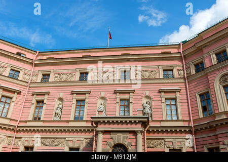 La Russie, Saint-pétersbourg - août 18, 2017 : Avis de la Saint Michael's Castle (château Mikhailovsky ou Château des ingénieurs) Banque D'Images