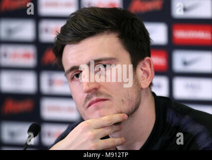 Harry Maguire en Angleterre pendant la conférence de presse à St George's Park, Burton.APPUYEZ SUR ASSOCIATION photo.Date de la photo: Mardi 20 mars 2018.Harry Maguire prend une grande confiance dans sa sélection en Angleterre avant les semblables de Gary Cahill, mais il n'y a aucune chance que le défenseur se repose sur ses lauriers avant la coupe du monde.Voir PA Story football England.Le crédit photo devrait se lire comme suit : Mike Egerton/PA Wire.RESTRICTIONS : utilisation soumise à des restrictions FA.Usage éditorial uniquement.Utilisation commerciale uniquement avec le consentement écrit préalable de l'AC.Aucune modification sauf le recadrage. Banque D'Images