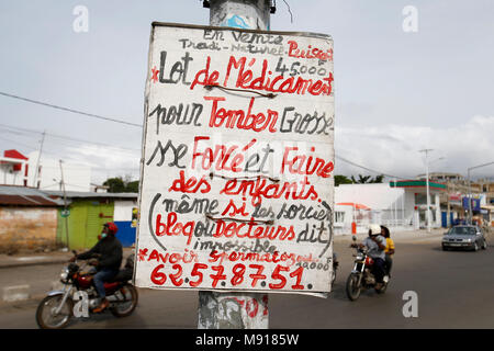 Vôtre quack médecine à Cotonou, Bénin. Banque D'Images