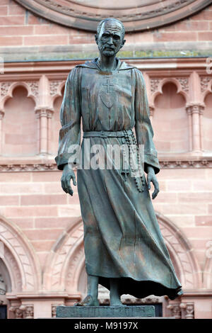 Saint-Pierre le jeune Église catholique. Charles de Foucauld statue. Strasbourg. La France. Banque D'Images