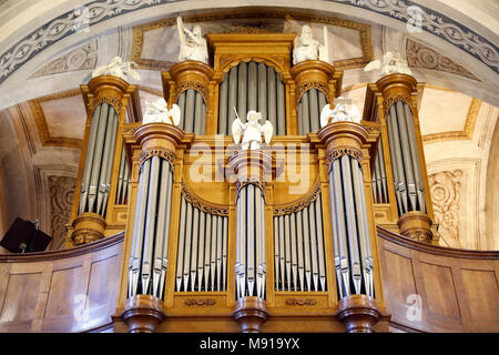 L'église Saint-Jacques. Orgue à tuyaux. Sallanches. La France. Banque D'Images