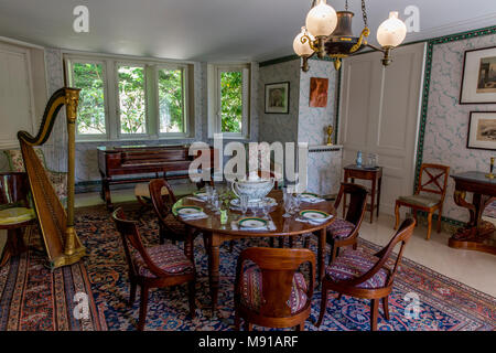 Le français du 19ème siècle la maison de l'écrivain Chateaubriand à ChÃ¢tenay-Malabry, France. Salle à manger avec mobilier Empire. Banque D'Images