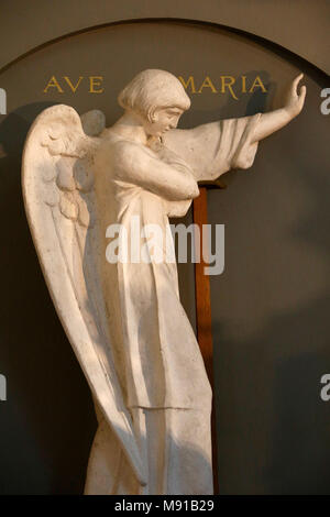 Musée Maurice Denis, Saint Germain en Laye, France. La chapelle Saint Louis. Statue Angel. Banque D'Images