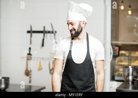 Chef cuisinier à la cuisine Banque D'Images