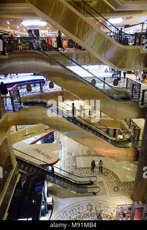 Trang Tien Plaza, magasins de luxe. Hanoi. Le Vietnam. Banque D'Images