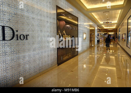 Trang Tien Plaza, magasins de luxe. Christian Dior. Hanoi. Le Vietnam. Banque D'Images