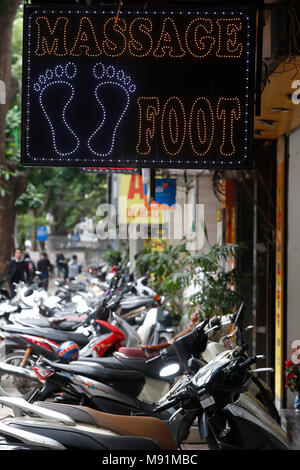 Massage des pieds signer Hanoi. Le Vietnam. Banque D'Images