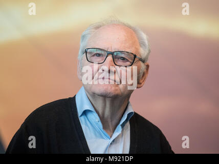 21 mars 2018, Allemagne, Dortmund : Willi 'Ente' Lippens, ancien joueur de football néerlandais, à l'ouverture de l'exposition spéciale "chichtwechsel FußballLebenRuhrgebiet-' (lit. SoccerLifeRuhrarea - changement d'équipe) à l'Allemand Musée de soccer. Photo : Bernd Thissen/dpa Banque D'Images