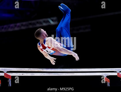 Birmingham, UK. 21 mars, 2018. Dominick Gunnigham (GBR) fait concurrence aux barres parallèles durant la Coupe du Monde de Gymnastique FIG 2018 Arena à Birmingham le mercredi, 21 mars 2018. Birmingham England. Credit : Taka Wu/Alamy Live News Banque D'Images