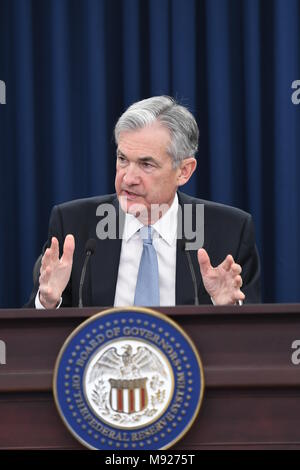 Le Président de la Réserve fédérale américaine Jerome Powell répond à la question d'un journaliste lors d'une conférence de presse à la suite de la réunion du Federal Open Market, 21 mars 2018 à Washington, DC. La Réserve fédérale a annoncé plus tôt dans la journée un quart de point pour soulever des taux d'intérêt, la première sous la présidence de M. Powell. Banque D'Images