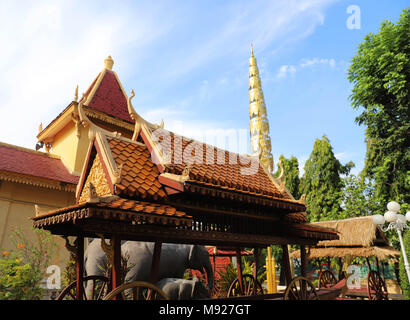 Phnom Penh, Cambodge, Chine. Mar 22, 2018. Phnom Penh, Cambodge 22 Mars 2018 : le Palais Royal à Phnom Penh, Cambodge, est un complexe de bâtiments qui sert de résidence royale du roi du Cambodge. Son nom complet en langue khmère est Preah Barum Reachea Veang Chaktomuk Serei Mongkol. Les rois du Cambodge ont occupé depuis qu'il a été construit dans les années 1860, avec une période d'absence lorsque le pays est entré dans la tourmente pendant et après le règne des Khmers rouges. Crédit : SIPA Asie/ZUMA/Alamy Fil Live News Banque D'Images