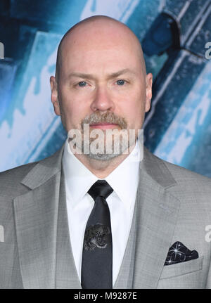 Hollywood, CA, USA. Mar 21, 2018. 21 mars 2018 - Hollywood, Californie - Steven DeKnight. ''Soulèvement Pacifique'' Los Angeles Premiere tenue au Théâtre chinois de Grauman IMAX. Crédit photo : Birdie Thompson/AdMedia Crédit : Birdie Thompson/AdMedia/ZUMA/Alamy Fil Live News Banque D'Images