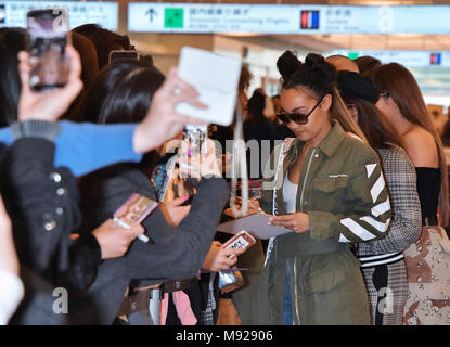 Tokyo, Japon. 22 mars, 2018. Leigh-Anne Pinnock, Little Mix, 22 mars 2018, Tokyo, Japon : Leigh-Anne Pinnock de Little Mix arrive à l'Aéroport International de Tokyo à Tokyo, Japon, le 22 mars 2018. Credit : AFLO Co.,Ltd/Alamy Live News Banque D'Images