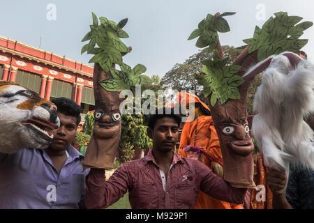 Kolkata. Mar 21, 2018. Les marionnettistes présentent avec des marionnettes à l'occasion de la Journée mondiale de la Marionnette à Kolkata, en Inde le 21 mars 2018. Credit : Tumpa Mondal/Xinhua/Alamy Live News Banque D'Images