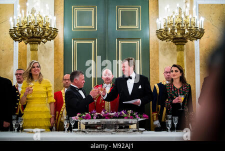 Den Haag, Pays-Bas. Mar 20, 2018. Le roi Willem-Alexander et La Reine Máxima des Pays-Bas, le Roi Abdullah II Bin Al Hussein et La Reine Rania Al Abdullah de Jordanie au Palais Noordeinde à La Haye, le 20 mars 2018, à l'occasion du diner Crédit : Albert Nieboer/Pays-Bas/Point de vue Out -AUCUN SERVICE DE FIL- Crédit : Albert Nieboer/RoyalPress/dpa/Alamy Live News Banque D'Images