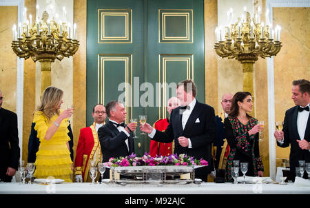 Den Haag, Pays-Bas. Mar 20, 2018. Le roi Willem-Alexander et La Reine Máxima des Pays-Bas, le Roi Abdullah II Bin Al Hussein et La Reine Rania Al Abdullah de Jordanie au Palais Noordeinde à La Haye, le 20 mars 2018, à l'occasion du diner Crédit : Albert Nieboer/Pays-Bas/Point de vue Out -AUCUN SERVICE DE FIL- Crédit : Albert Nieboer/RoyalPress/dpa/Alamy Live News Banque D'Images