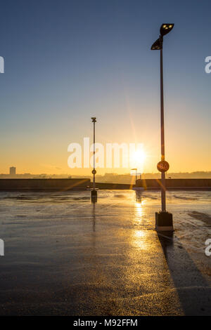 Niveau 8, St Maure NCP, Birmingham en matin Soleil d'hiver Banque D'Images