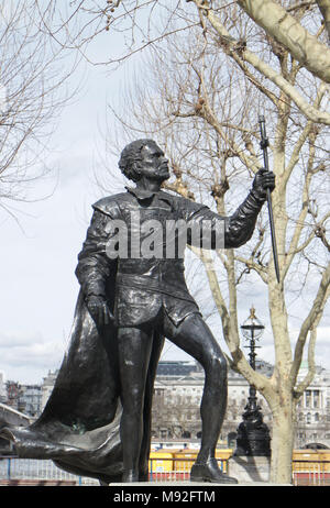 Statue en bronze de Sir Laurence Olivier en dehors du Théâtre National, South Bank, Londres Banque D'Images