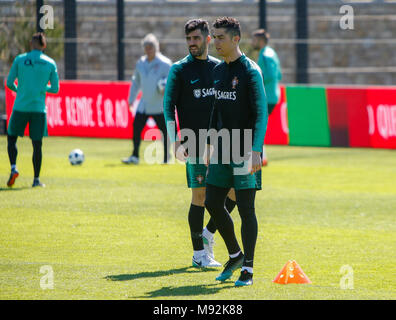 Le Portugal de Cristiano Ronaldo avant au cours de séance de formation à Cidade do Futebol camp d'entraînement à Oeiras, le 21 mars 2018, avant un match amical. Banque D'Images