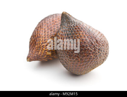 Salak Salacca zalacca, fruits, fruits de serpent isolé sur le fond blanc. Banque D'Images