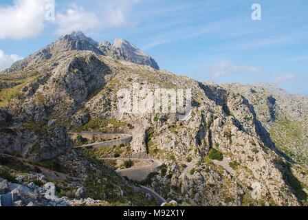 La route sinueuse jusqu'à Sa Calobra dans la Serra de Tramuntana sur l'île espagnole de Majorque le 6 septembre 2017. Banque D'Images