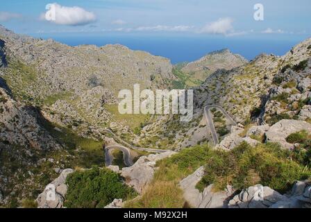 La route sinueuse jusqu'à Sa Calobra dans la Serra de Tramuntana sur l'île espagnole de Majorque le 6 septembre 2017. Banque D'Images