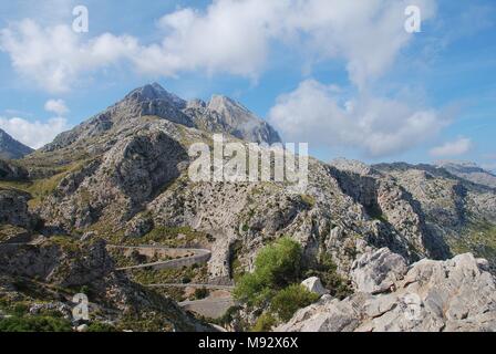 La route sinueuse jusqu'à Sa Calobra dans la Serra de Tramuntana sur l'île espagnole de Majorque le 6 septembre 2017. Banque D'Images