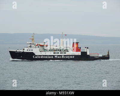 Îles Hébrides MV, un car-ferry Caledonian MacBrayne, exploité par photographié dans le son du Jura, sur l'île d'Islay à Kennacraig s'exécuter. Banque D'Images