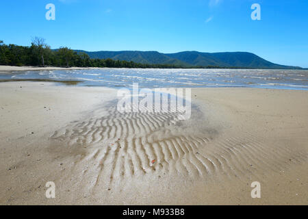 Les patrons de sable à Kewarra Beach, Cairns Plages du Nord, Extrême Nord du Queensland, Australie, Queensland, FNQ Banque D'Images