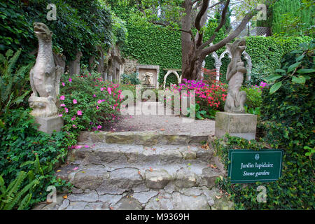 Jardin lapidaire, sculptures en pierre de la Villa Ephrussi de Rothschild, l'architecture toscane au Cap Ferrat, au sud de la France, Var, Cote d'Azur, France, Europe Banque D'Images