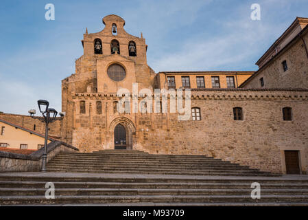 Célèbre monastère San Salvador de ONA dans la province de Burgos, Espagne. Banque D'Images