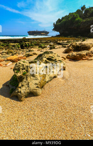 Pantai Timang est situé dans Gunungkidul regency, région spéciale de Yogyakarta. Distance à la plage de Wonosari environ 35 km. Banque D'Images