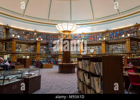 L'intérieur de la salle de lecture de Picton, bibliothèque centrale, par Cornelius Sherlock, 1879. St George's Quarter, Liverpool, Angleterre, Royaume-Uni Banque D'Images