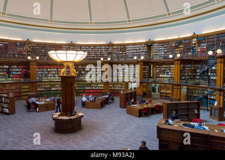 L'intérieur de la salle de lecture de Picton, bibliothèque centrale, par Cornelius Sherlock, 1879. St George's Quarter, Liverpool, Angleterre, Royaume-Uni Banque D'Images