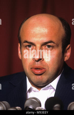 Washington, DC., USA, mai 1986. Natan Sharansky dissidentes russes s'adresse aux journalistes lors d'une conférence de presse à Washington à seulement 3 mois depuis qu'il a été libéré d'un goulag soviétique (prison). Credit : Mark Reinstein/MediaPunch Banque D'Images