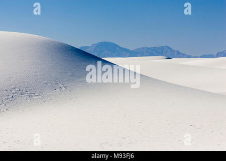 Le parc national de White Sands (anciennement Monument national) est un parc national des États-Unis situé dans la région sud-est de l'État du Nouveau-Mexique. Banque D'Images